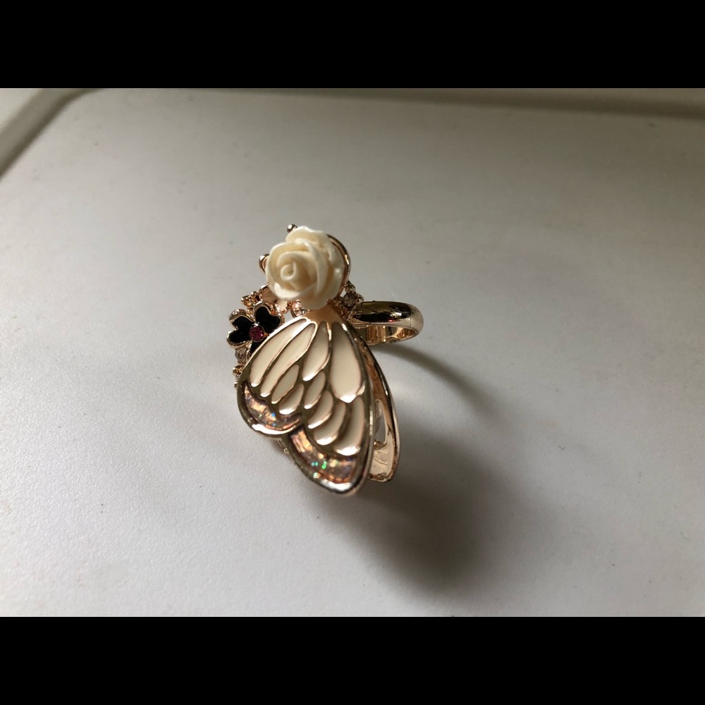 *NEW IN* Butterfly ring